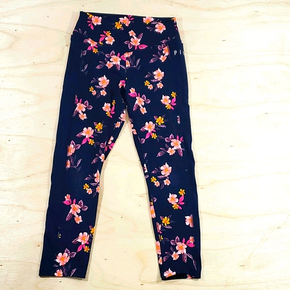 🎀🎀 Pink VS ULTIMATE leggings - Picture 1 of 8